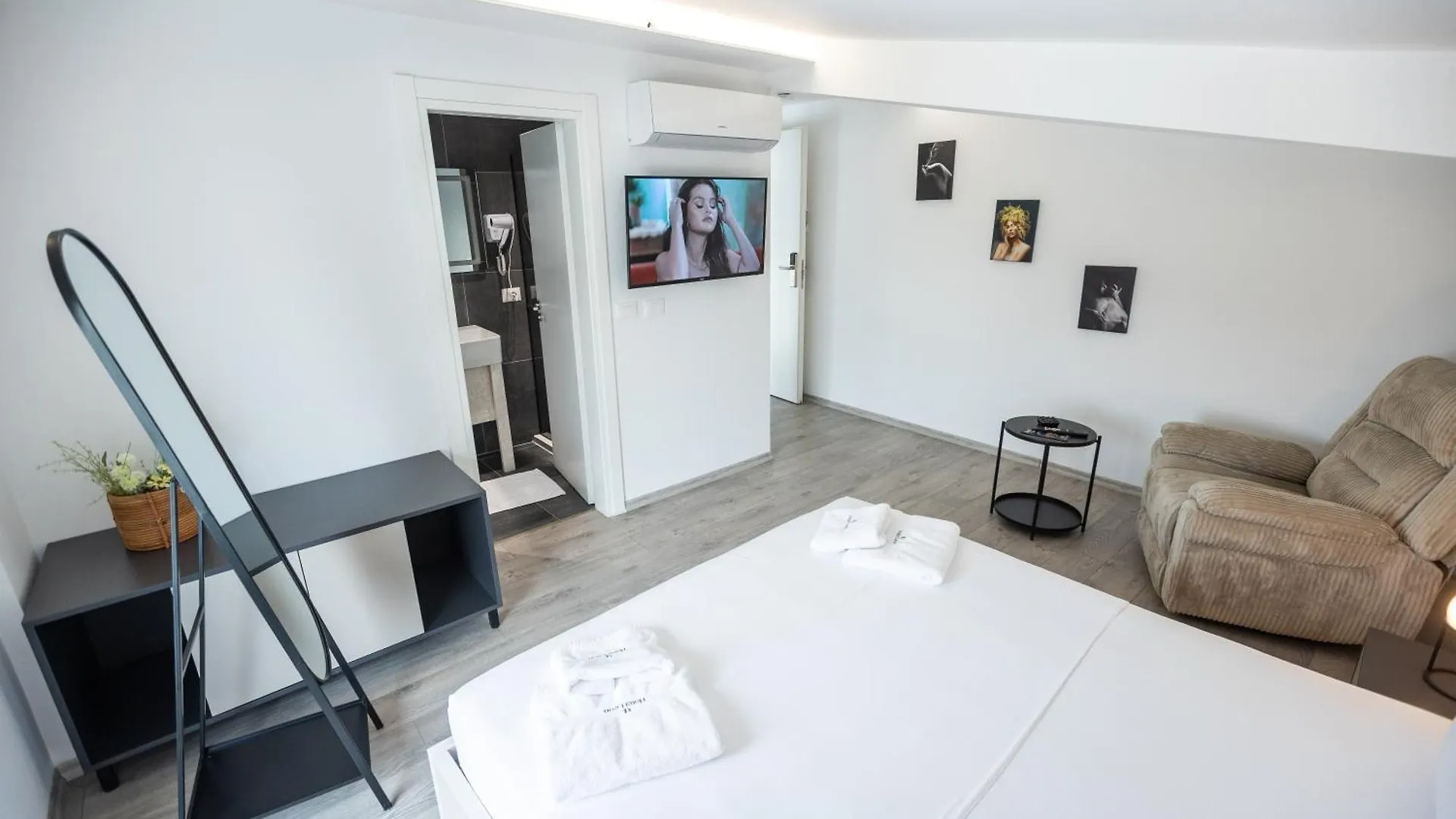 Leon Hotel Kashari